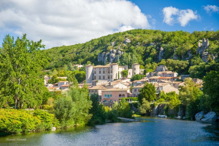 vogue village de caractere