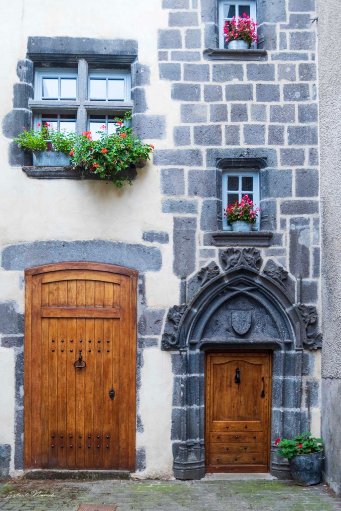 maison typique besse auvergne