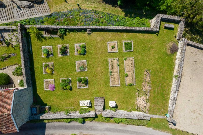jardin medieval dun sur meuse