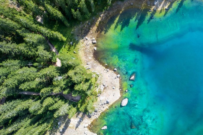 eau turquoise lac carezza