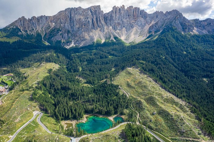 vue aerienne lac de carezza