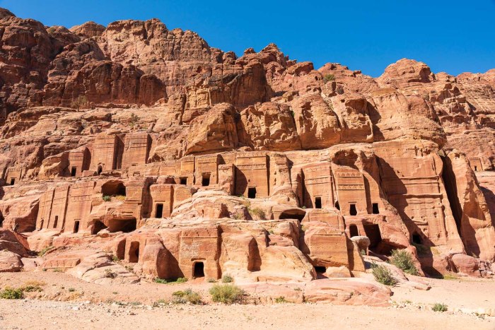 facades petra jordanie