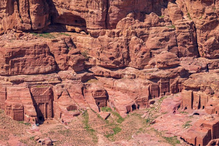 facades temples petra jordanie
