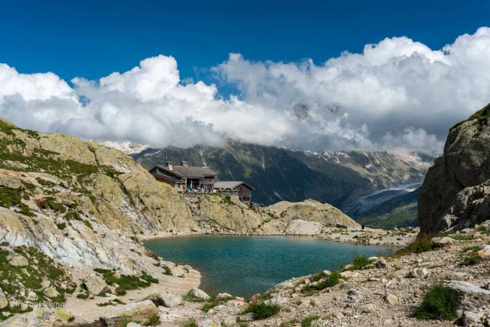le refuge du lac blanc dans les aiguilles rouges