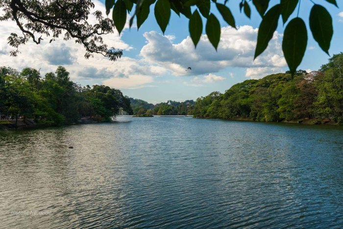 vue sur le lac de kandy au sri lanka