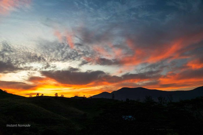 coucher de soleil sur les montagnes sri lanka knuckles