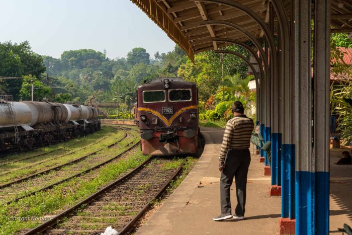 gare peradeniya train entrée en gare