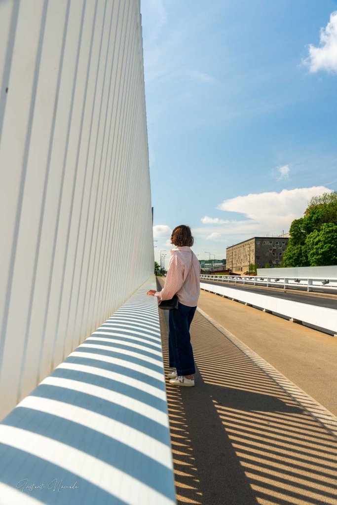 marcheuse sur le pont grande duchesse charlotte