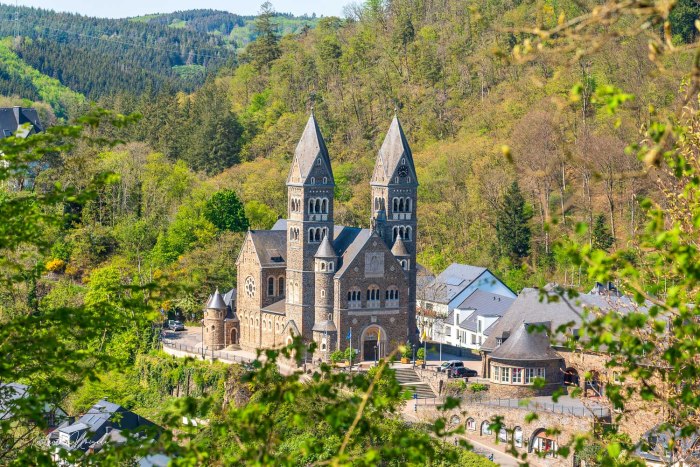 point de vue Église Saints Côme Et Damien à Clervaux