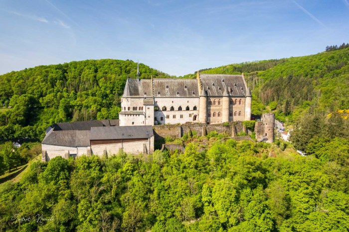 vianden vue aerienne du chateau luxembourg
