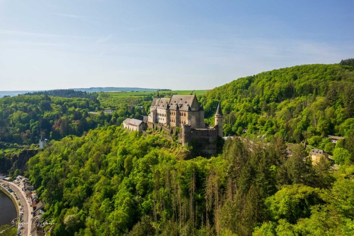vue aerienne chateau de vianden luxembourg