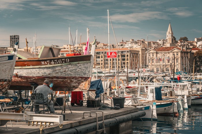 pecheur vieux port marseille
