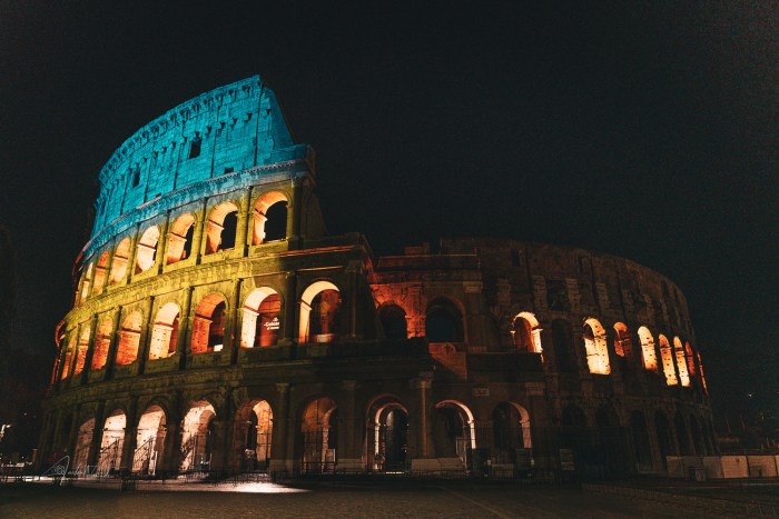 le colisee by night rome