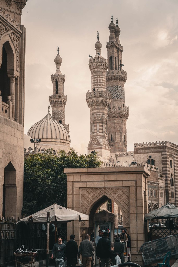 la célèbre mosquée Al-Azhar située dans le cœur historique du Caire