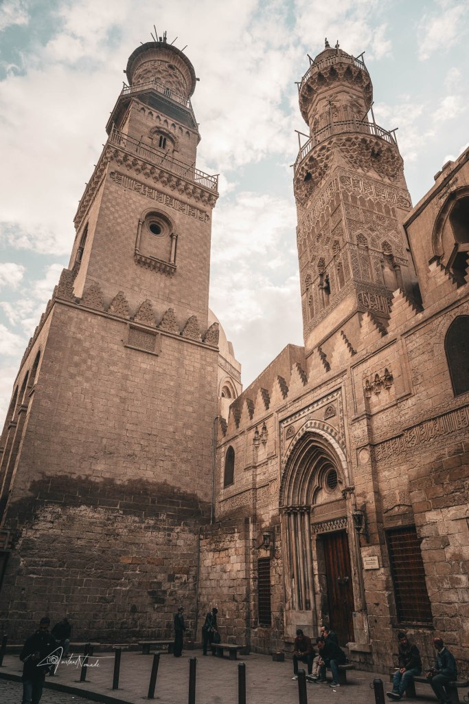 Le complexe de Qalawun dans la rue Al-Muizz au Caire, en Égypte