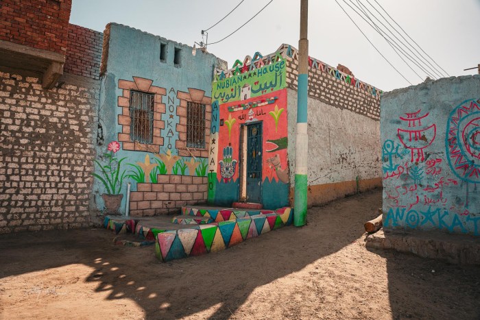 maisons graffiti assouan egypte