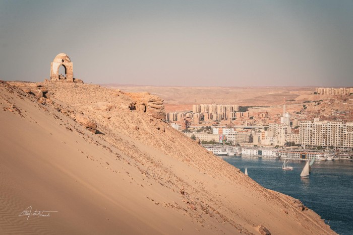 vue mausolee assouan egypte